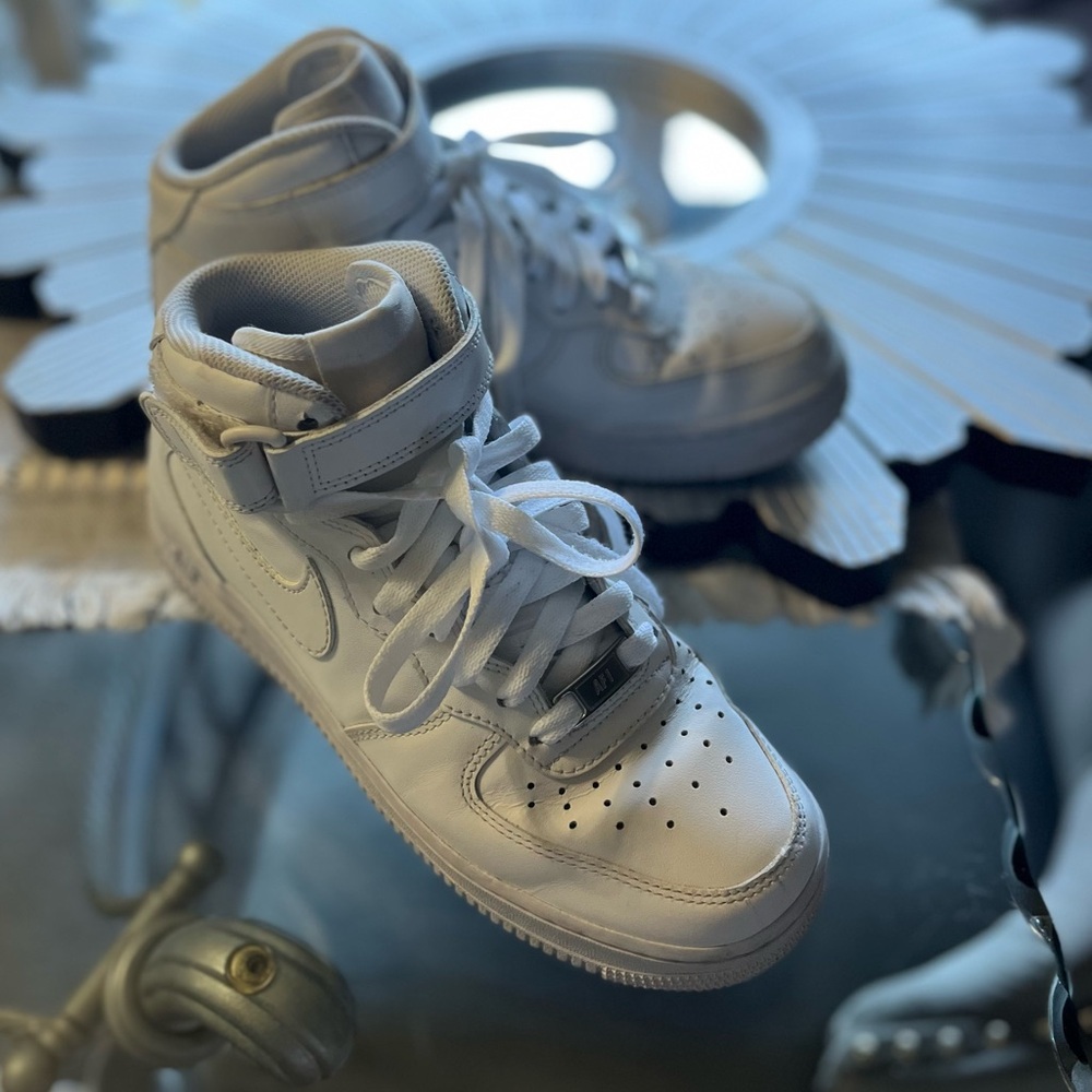 Women's Classic White High-Top Nike Air Forces